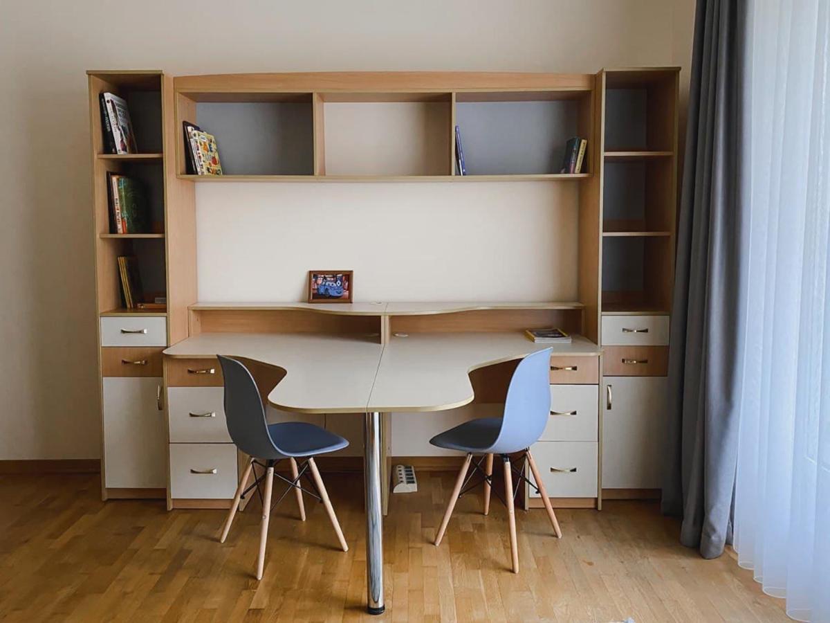Family Apartment Near The University 切尔诺夫策 外观 照片