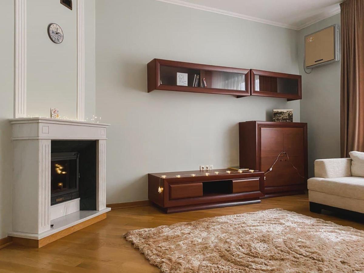 Family Apartment Near The University 切尔诺夫策 外观 照片