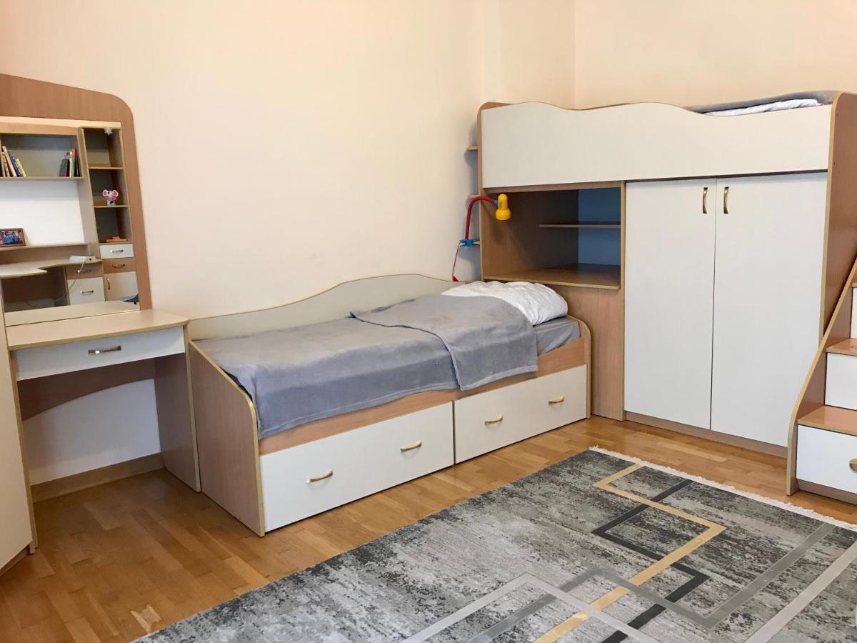 Family Apartment Near The University 切尔诺夫策 外观 照片