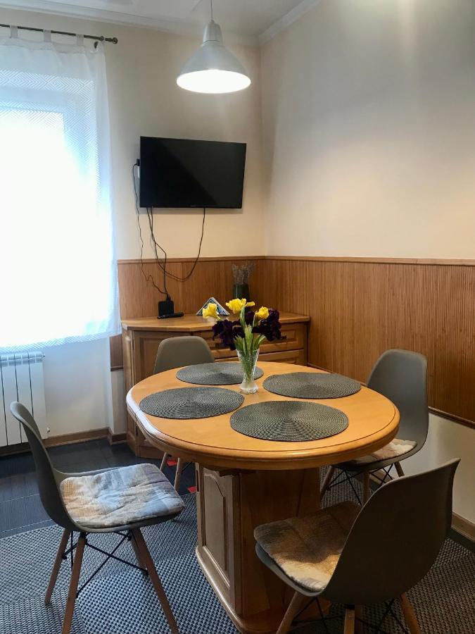 Family Apartment Near The University 切尔诺夫策 外观 照片