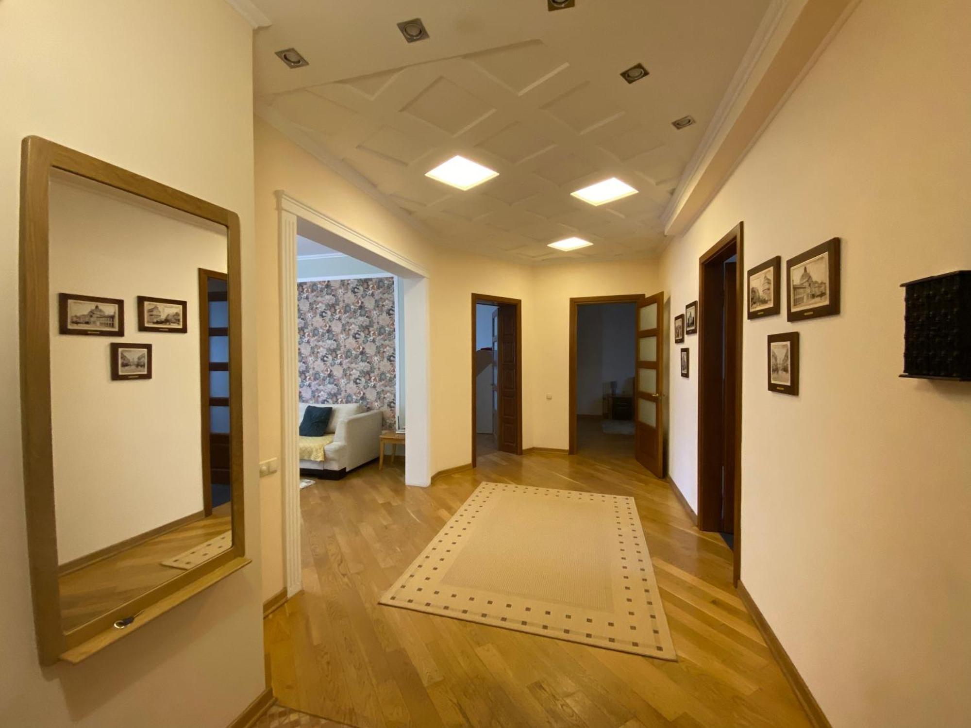 Family Apartment Near The University 切尔诺夫策 外观 照片