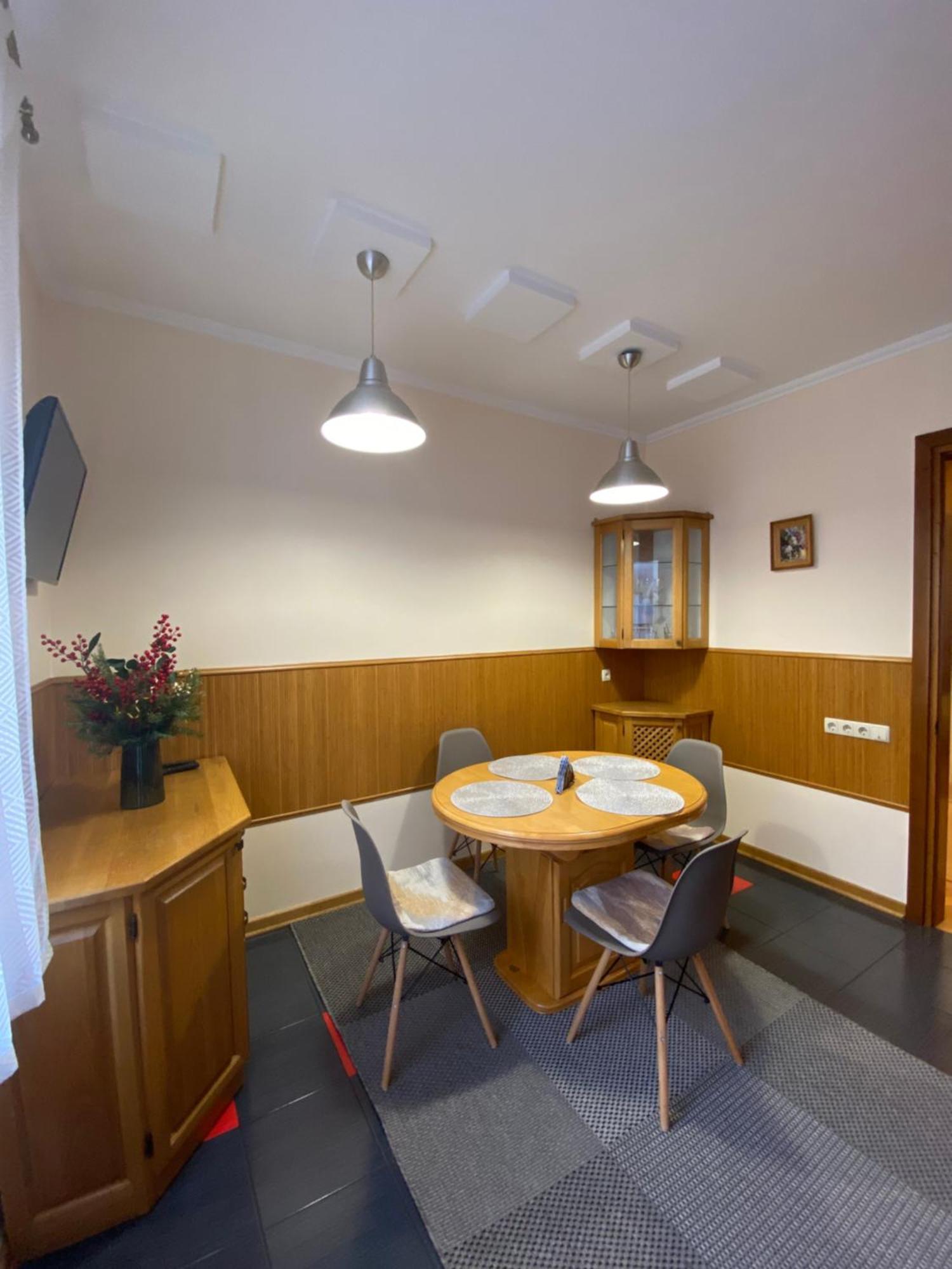 Family Apartment Near The University 切尔诺夫策 外观 照片